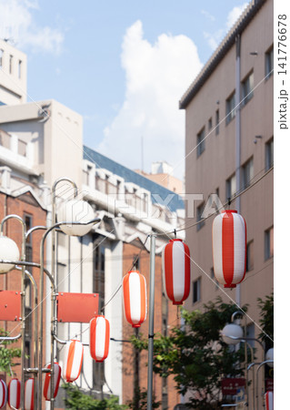 夏祭り風景と福岡の街並み 夏祭り風景と福岡の街並み 141776678