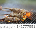 BBQで焼く焼き鳥 141777551