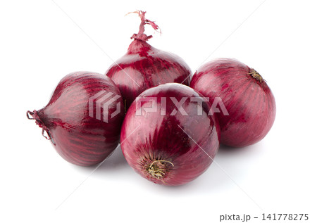 Red onions 141778275