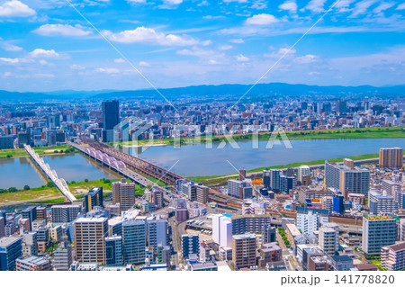 大阪市北部の街並と淀川 大阪市北部の街並と淀川 141778820