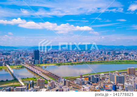 大阪市北部の街並と淀川 大阪市北部の街並と淀川 141778825