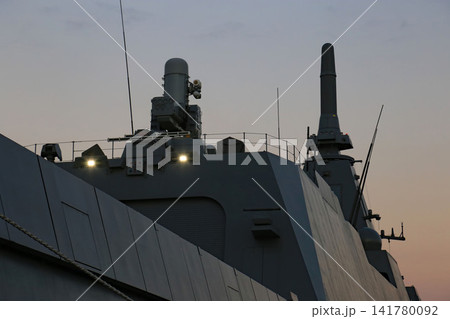 係留中のもがみ型護衛艦 141780092