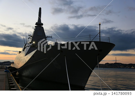 係留中のもがみ型護衛艦 141780093