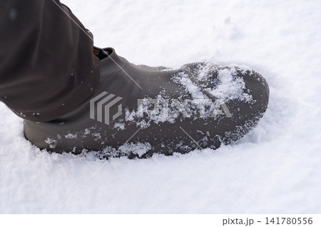 新雪を踏みしめる防水アウトドアシューズ 新雪を踏みしめる防水アウトドアシューズ 141780556