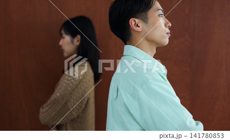 仲が悪い男女のイメージ 仲が悪い男女のイメージ 141780853
