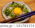 卵黄をのせたしらす丼 141783154