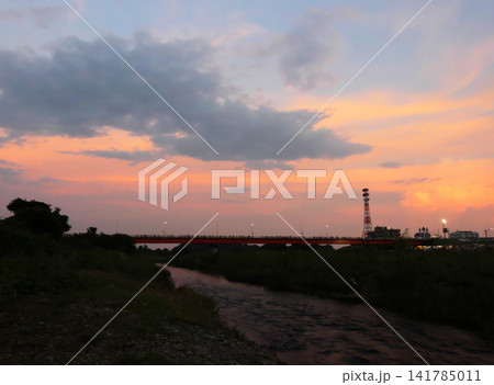 足利市田中橋付近の渡良瀬川の夕景 足利市田中橋付近の渡良瀬川の夕景 141785011