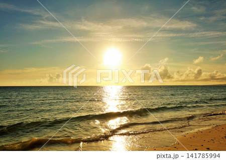 沖縄 宮古島 夕暮れの海 沖縄 宮古島 夕暮れの海 141785994