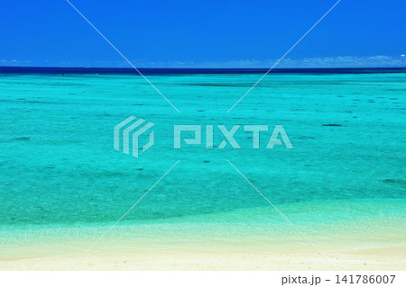 沖縄 夏の青空と池間島の海 沖縄 夏の青空と池間島の海 141786007