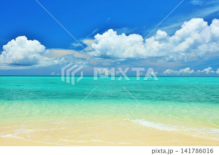 沖縄 夏の青空と池間島の海 沖縄 夏の青空と池間島の海 141786016