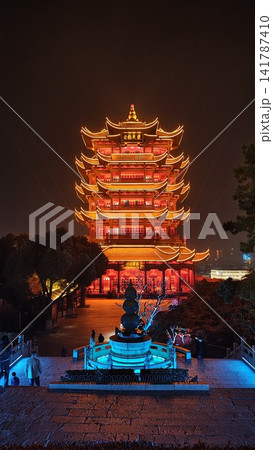 黄鶴楼の美しいライトアップ夜景素材 黄鶴楼の美しいライトアップ夜景素材 141787410