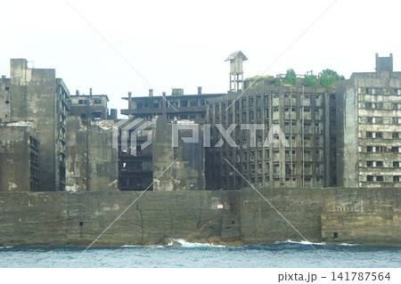 軍艦島(端島)の風景 旧炭鉱住宅跡 軍艦島(端島)の風景 旧炭鉱住宅跡 141787564