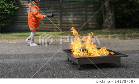 fire prevention. corporate safety - exercise during a firefighting course 141787597