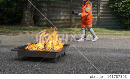fire prevention. corporate safety - exercise during a firefighting course 141787598