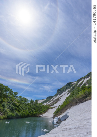 北海道大雪山 高原沼で見られた環水平アークと日輪と残雪の絶景 北海道大雪山 高原沼で見られた環水平アークと日輪と残雪の絶景 141790368