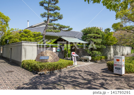 兵庫県芦屋市　晴天の芦屋市谷崎潤一郎記念館 141793291
