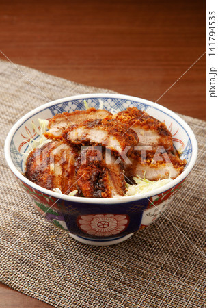 ソースヒレカツ丼 ソースヒレカツ丼 141794535