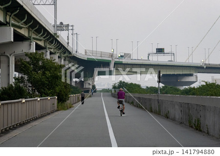 自転車 141794880
