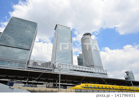 名古屋駅ビル群を背景に走行するドクターイエロー923形1 名古屋駅ビル群を背景に走行するドクターイエロー923形1 141796931