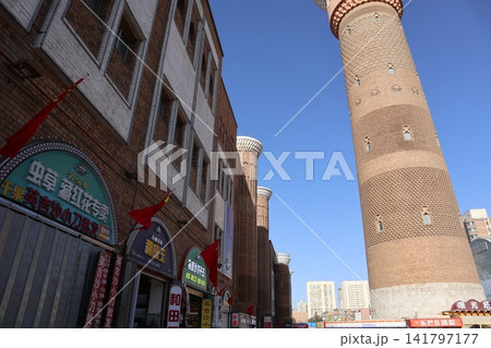 中国シルクロードの主要都市の一つウルムチ市内の風景 中国シルクロードの主要都市の一つウルムチ市内の風景 141797177