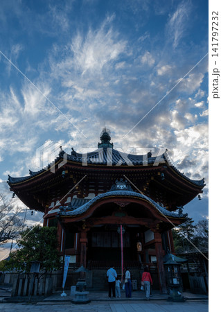 暮れゆく空と興福寺の伽藍 暮れゆく空と興福寺の伽藍 141797232