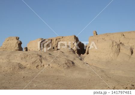 中国シルクロードのウイグル自治区トルファンの名所の一つ交河故城 141797481