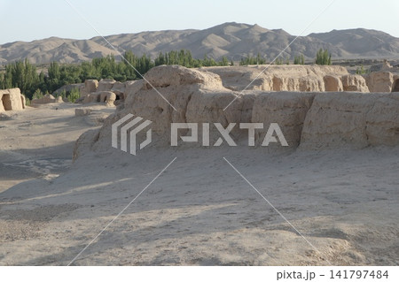 中国シルクロードのウイグル自治区トルファンの名所の一つ交河故城 141797484