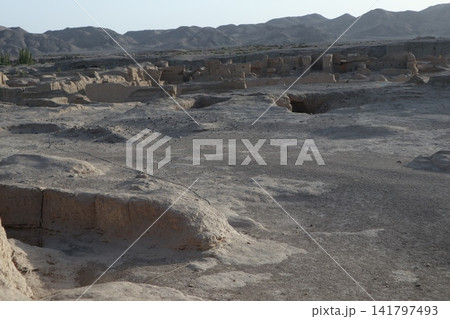 中国シルクロードのウイグル自治区トルファンの名所の一つ交河故城 141797493