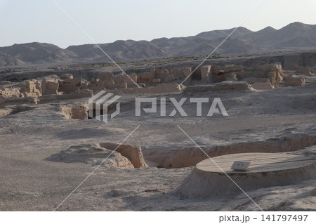 中国シルクロードのウイグル自治区トルファンの名所の一つ交河故城 141797497