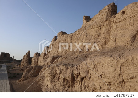 中国シルクロードのウイグル自治区トルファンの名所の一つ交河故城 141797517