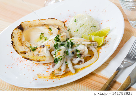 Baked cuttlefish with boiled rice 141798923