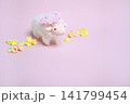 花冠をのせたひつじと花 141799454