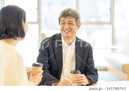 仲良しシニア夫婦のライフスタイル 仲良しシニア夫婦のライフスタイル 141799743