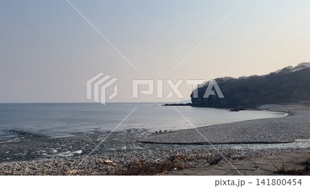 千走川河口と日本海の海岸風景 北海道島牧村 141800454