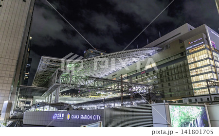 大阪夜景　梅田　JR大阪駅　大屋根　大阪府大阪市 141801705