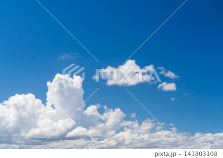 暑い日の夏空 暑い日の夏空 141803108