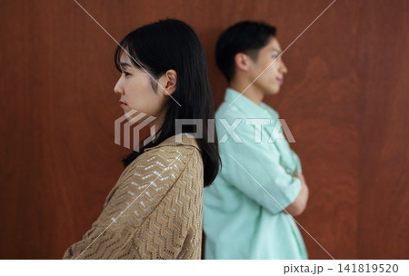 仲が悪い男女のイメージ 仲が悪い男女のイメージ 141819520