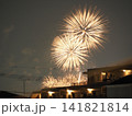 マンションの向こう側に見えた花火 141821814