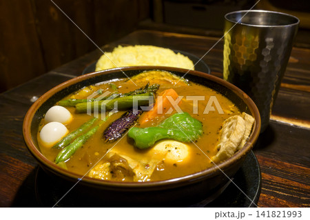 北海道名物 彩り野菜とチキンのスープカレー 北海道名物 彩り野菜とチキンのスープカレー 141821993