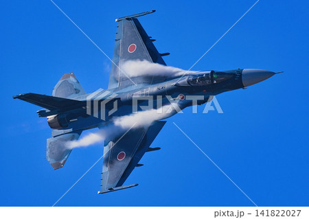 青空を飛ぶ戦闘機 青空を飛ぶ戦闘機 141822027