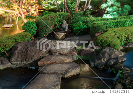 ライトアップされた日本庭園 ホテルニューオータニ ライトアップされた日本庭園 ホテルニューオータニ 141822512