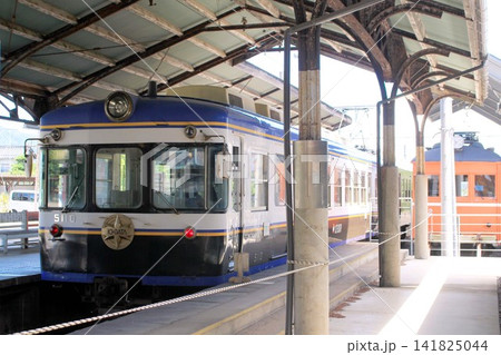 一畑電車・出雲大社前駅に停車する一畑電車車両 一畑電車・出雲大社前駅に停車する一畑電車車両 141825044