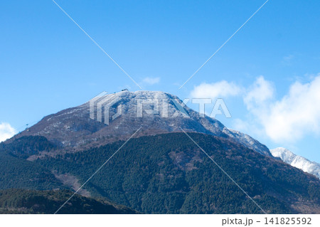 鶴見岳頂上展望台と積雪 鶴見岳頂上展望台と積雪 141825592
