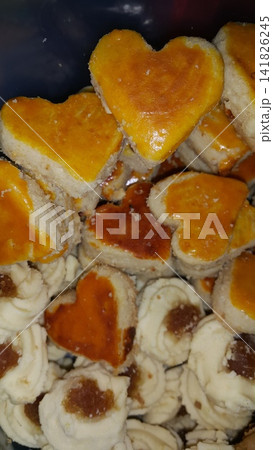 Love shaped cookies that are very delicious and savory. Love shaped cookies that are very delicious and savory. 141826245