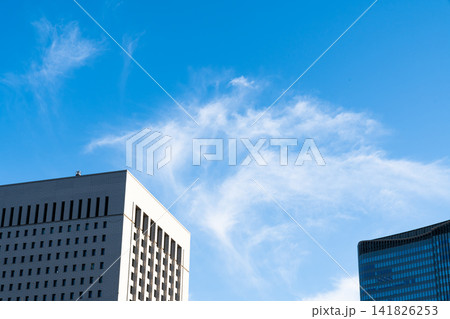 爽やかな青空と高層ビル 爽やかな青空と高層ビル 141826253