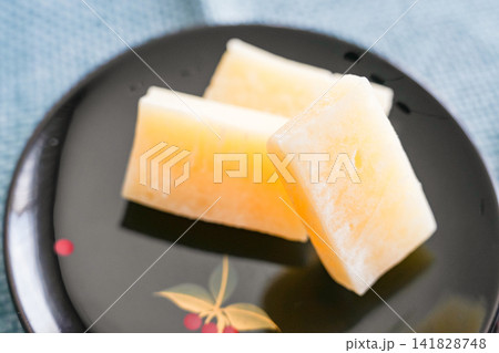 爽やか柚子の香り広がる求肥菓子 爽やか柚子の香り広がる求肥菓子 141828748