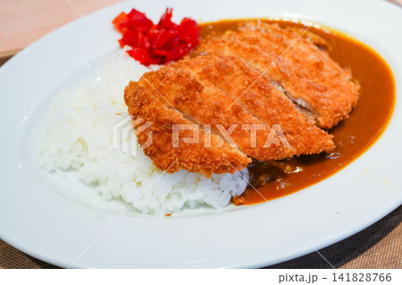 サクサク衣のとんかつが香ばしいカツカレーライス サクサク衣のとんかつが香ばしいカツカレーライス 141828766