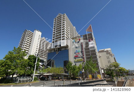 西宮市 西宮北口のアクト東館と西館 西宮市 西宮北口のアクト東館と西館 141828960