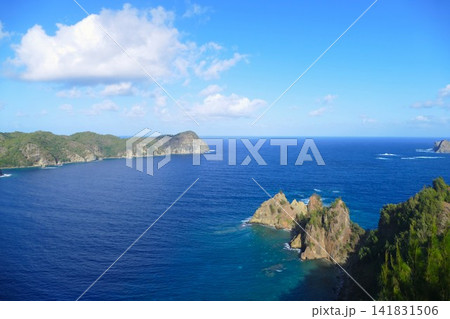 小笠原諸島父島の展望台から見た海と空 小笠原諸島父島の展望台から見た海と空 141831506