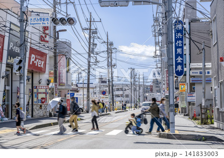 神奈川県海老名市の都市風景 さがみ野駅南口の市道4号線 神奈川県海老名市の都市風景 さがみ野駅南口の市道4号線 141833003